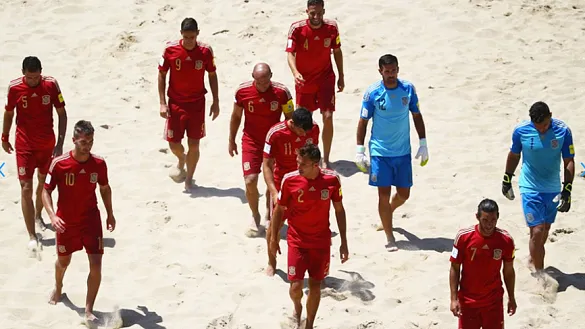 Los jugadores de la Selección Español de Fútbol Playa al concluir uno de los partidos del último Mundial disputado