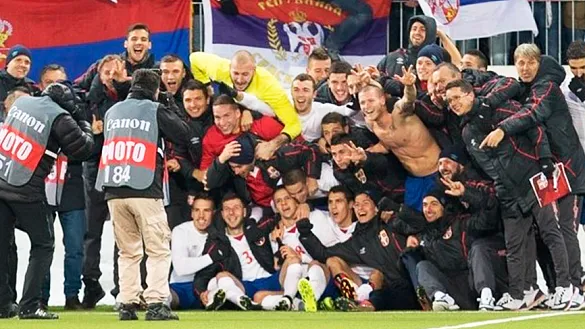 La selección Sub-21 de Serbia celebra su clasificación para la fase final del Campeonato de Europa 
