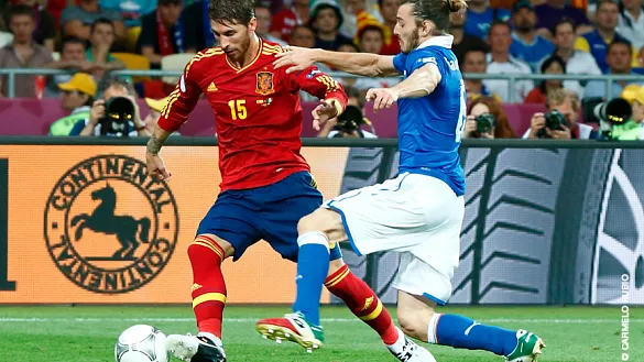 Sergio Ramos contra Italia en la final de la Eurocopa