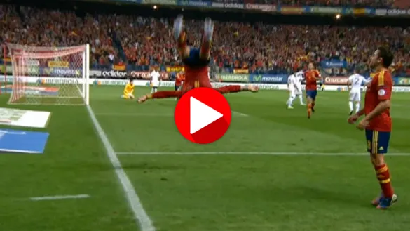Los defensas de la Selección española celebran un gol