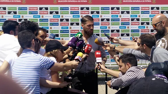 Sergio Ramos atiende a la prensa