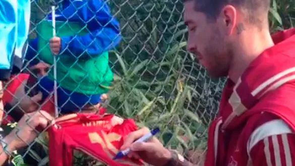 Sergio Ramos con sus aficionados