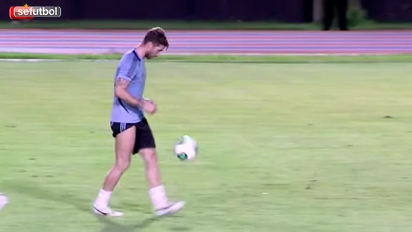 Sergio Ramos da pataditas con la Selección española