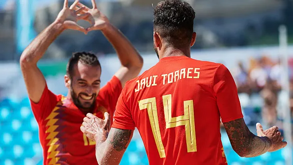 Llorenç y Javi Torres celebran un gol