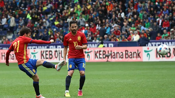 David Silva quita las telarañas de libre directo