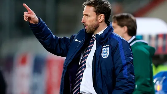 Gareth Southgate dirigiendo a Inglaterra