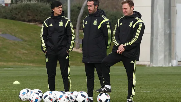 Parte del cuerpo técnico de la Selección Española Sub-16 Femenina con los Seleccionadores Toña Is y Jorge Vilda