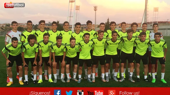 La Selección Española Sub-16 posa tras su entrenamiento en la Ciudad del Fútbol 