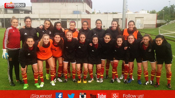La Selección Española Femenina Sub-16 posa su campo de entrenamiento en la Ciudad del Fútbol