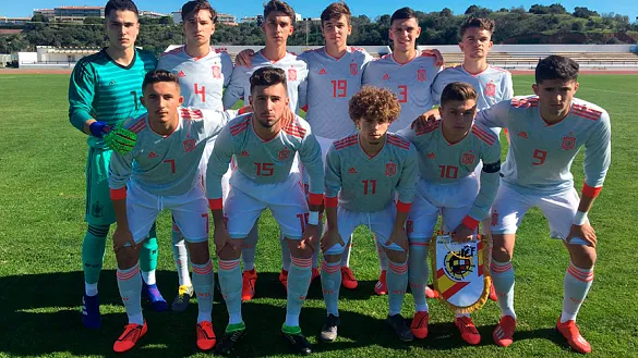 La Sub-17 posa antes del partido ante Holanda