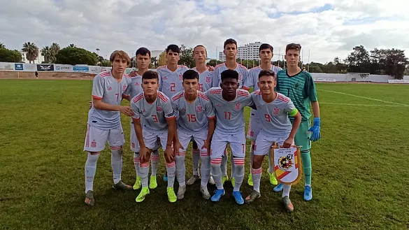 España posa antes de jugar