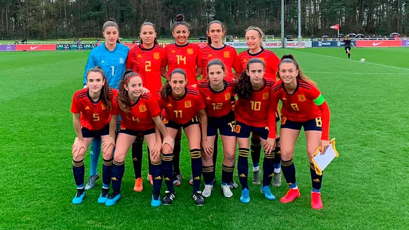La Selección Sub-16 posa antes del inicio del partido