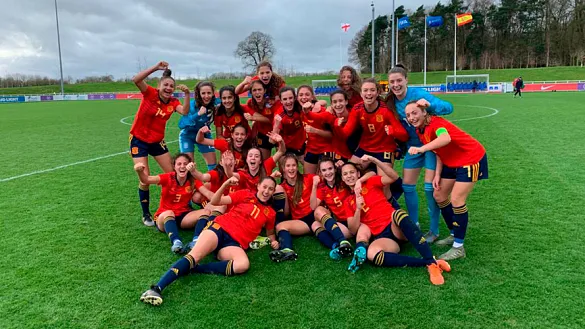 Así posan las campeonas en Inglaterra