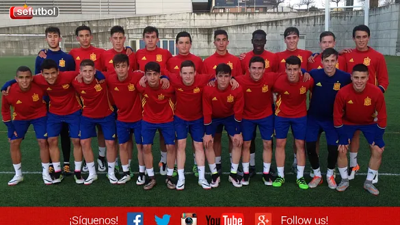 La Selección Española Sub-16 posa en la Ciudad del Fútbol de Las Rozas