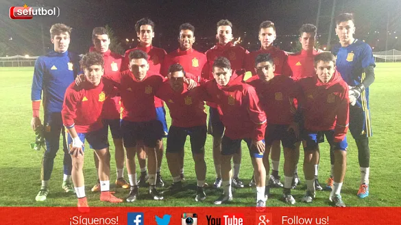 La Selección Española Sub-17 posa tras su entrenamiento del lunes en la Ciudad del Fútbol