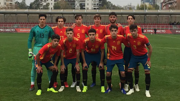 Alineación de España antes del partido contra Islas Feroe (Sub-17)