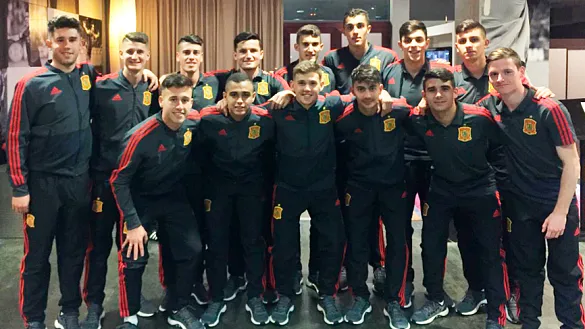 Los jugadores de la Selección española Sub-19 a su llegada a la Ciudad del Fútbol