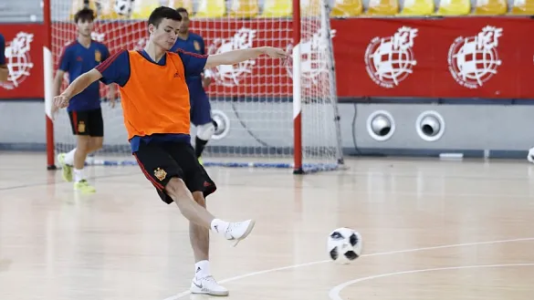 La Sub 19 masculina de Fútbol Sala viaja a Francia con la duda de Néstor