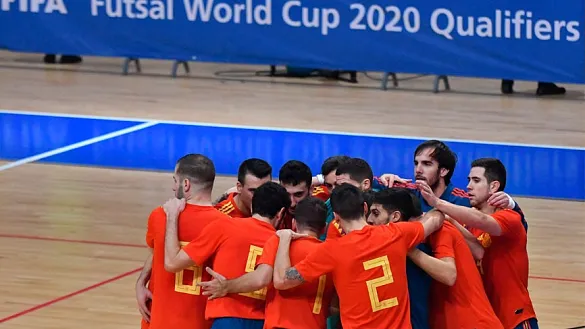 Los jugadores de la Selección española festejan su clasificación en Nis