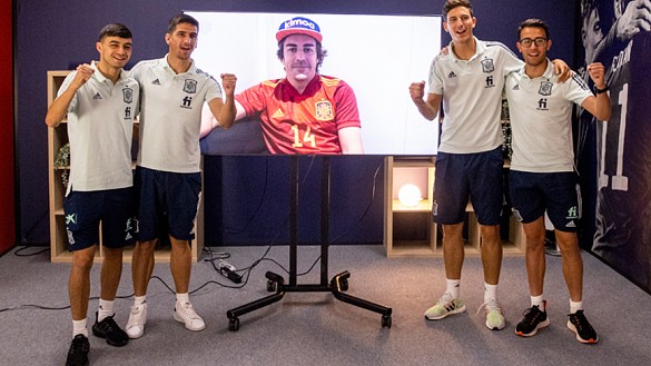 Los jugadores de la Selección española se someten al "Magic-test" de Fernando Alonso