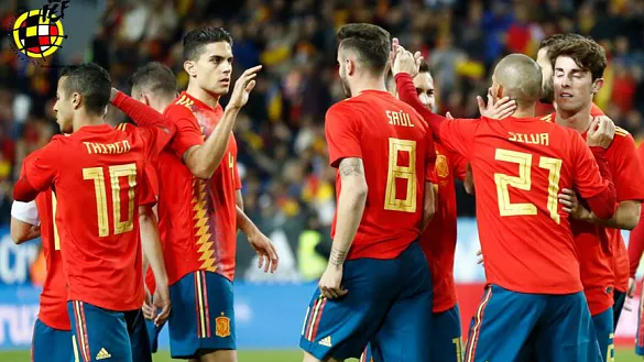 ¿Quién debutó antes con la selección española?