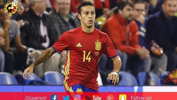 Thiago controla un balón en el Rico Pérez