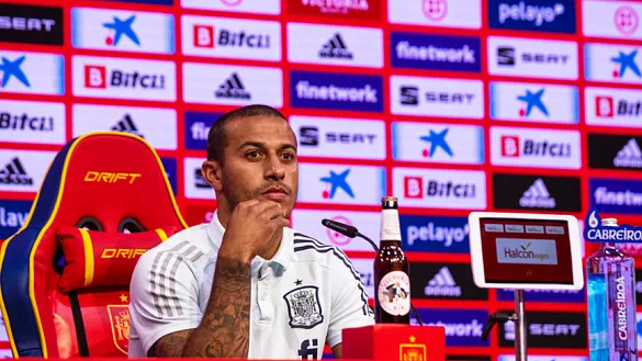 El jugador internacional Thiago Alcántara comparece en rueda de prensa