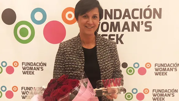 La seleccionadora nacional Sub-17, Toña Is, recoge el premio en Madrid