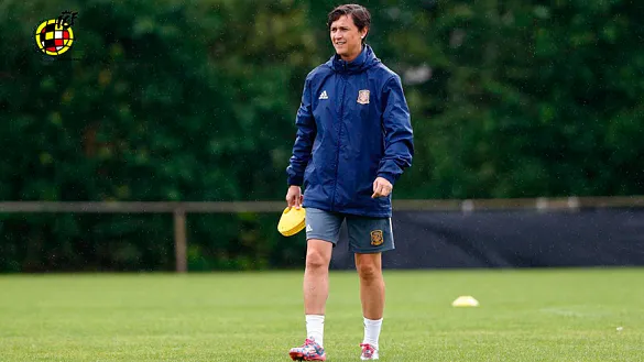 Toña Is en un entrenamiento con España