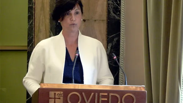 Toña Is recibe la medalla de bronce de Oviedo