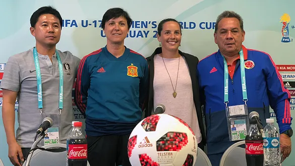 Toña Is junto a los seleccionadores del Grupo D