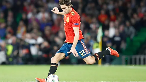 Marcos Alonso en una acción del juego