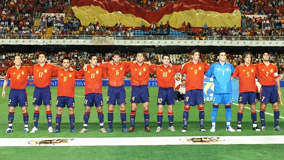 La Selección española forma antes de su último partido en Valencia