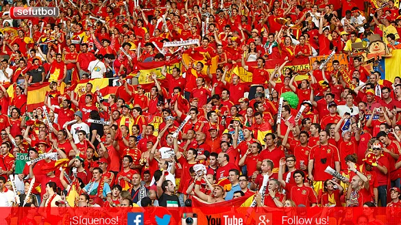 Aficionados de la Selección animan al equipo durante la última Eurocopa