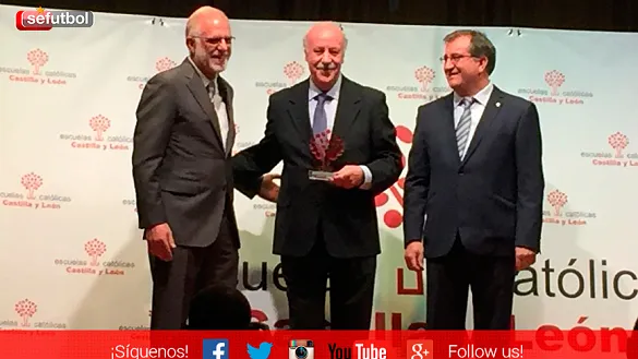 Vicente del Bosque recibe el Premio Especial de las Escuelas Católicas Castilla y León