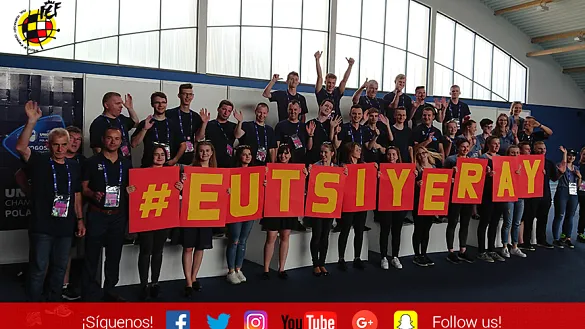 Los voluntarios de Byggoszcz muestran su apoyo a Yeray