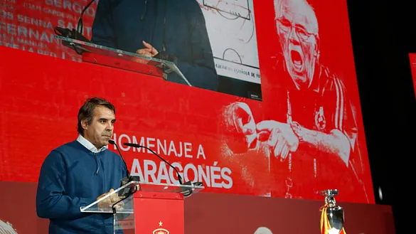 Luis Aragonés Fernández, hijo del Seleccionador, se dirige al público 
