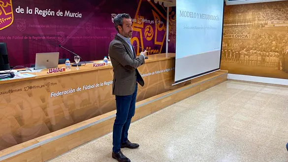 Jorge Vilda en un momento de su ponencia
