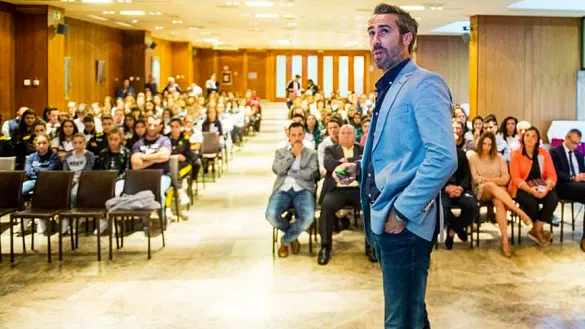 Jorge Vilda durante la charla ofrecida en Santander