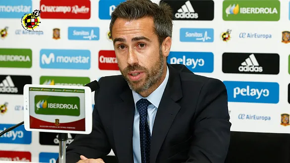 Jorge Vilda respondiendo en la rueda de prensa