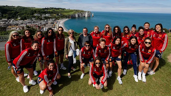 Las jugadoras de la Selección española en Étretat (Francia)