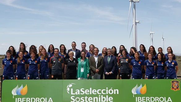 La Selección española femenina visita el parque eólico de Maranchón