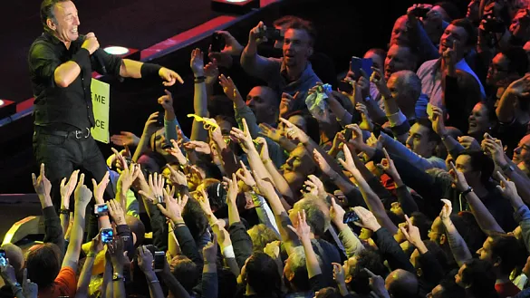 Bruce Springsteen actuando en Wembley