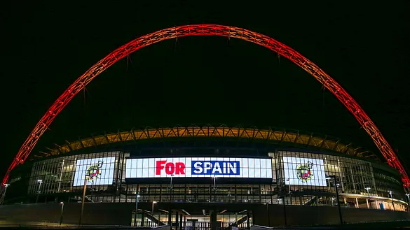 Wembley se ilumina con los colores de la Selección española