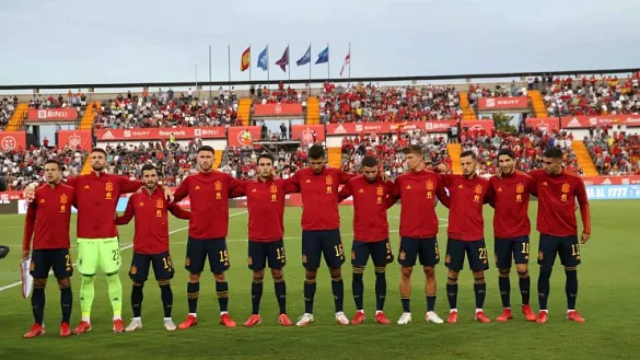 Los jugadores de la Selección española durante los instantes previos al duelo ante Georgia en Badajoz