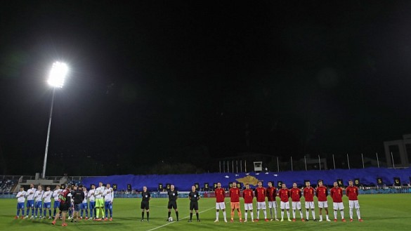 Los jugadores de la Selección española durante los instantes previos al duelo de Pristina