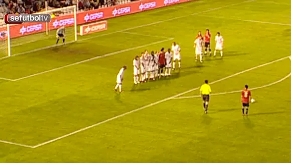 Xavi Hernández durante un gol