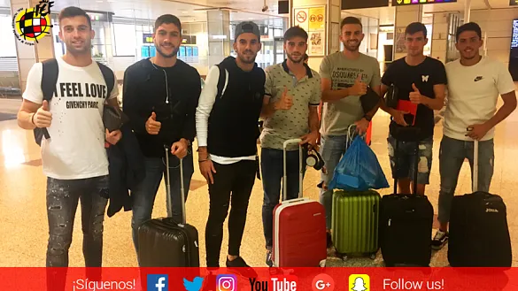 Los jugadores de la Selección española Sub-21 a su llegada de Estonia
