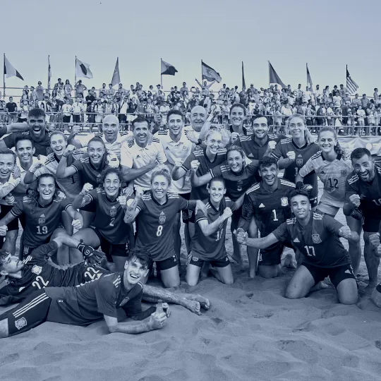Las selecciones españolas masculina y femenina de fútbol playa, campeonas del Mundialito 2022