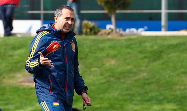Pedro López entrena a la Selección española femenina Sub-17